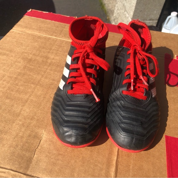 Adidas Predator DB2330 Shoes Boys Black Red White Soccer Cleats Size 2.5 - Picture 8 of 12